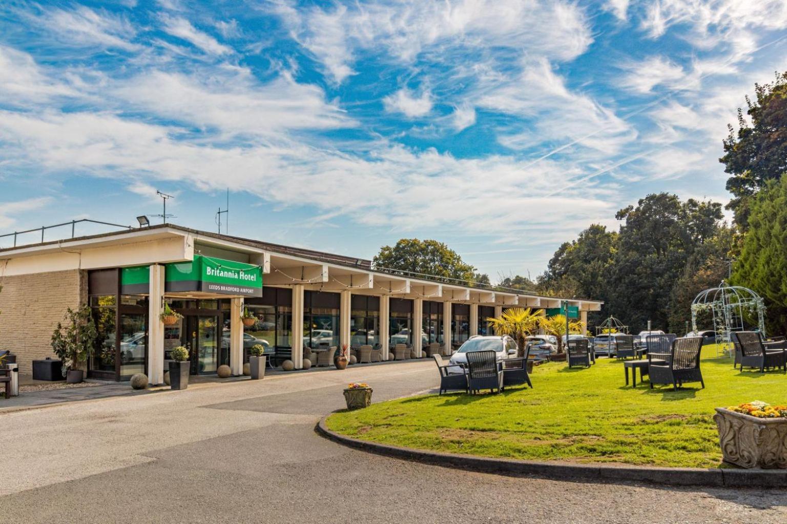 Britannia Leeds Bradford Airport Hotel Bramhope Exterior photo
